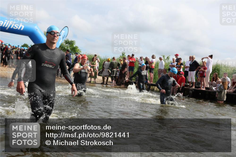 21.06.2026 - Viking Triathlon Michael Strokosch http://msf.ph/oto/9821441 21.06.2026 10:06:56 Schwimmen 54, 60, 94, 123, 166, 245, 310, 314, 345, 449, 464, 495, 609, 615, 668 meine-sportfotos.de