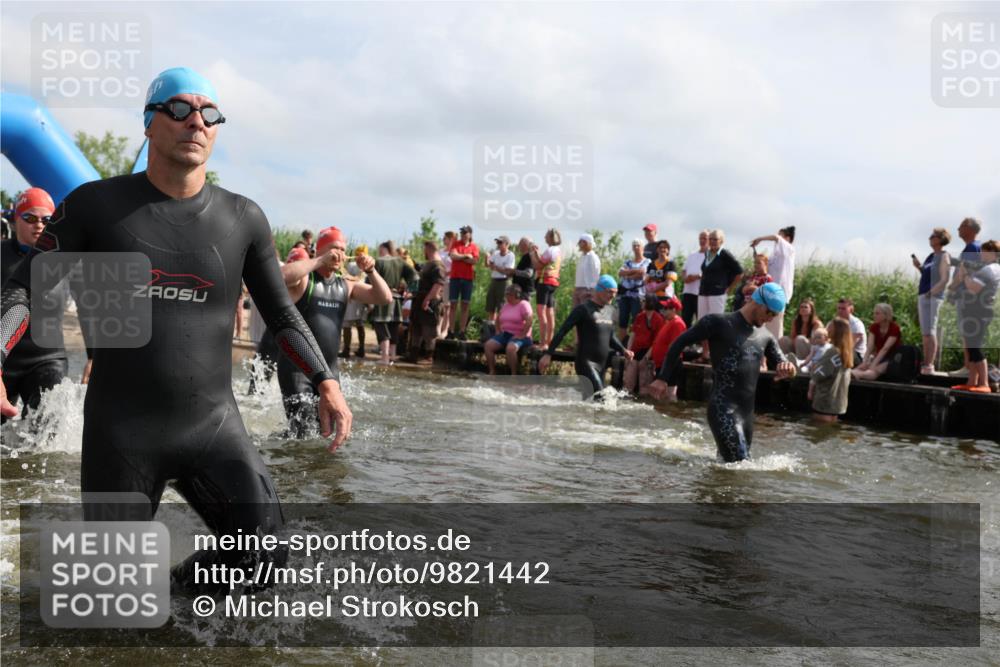 21.06.2026 - Viking Triathlon Michael Strokosch http://msf.ph/oto/9821442 21.06.2026 10:06:57 Schwimmen 54, 60, 94, 123, 166, 245, 310, 314, 345, 449, 464, 495, 609, 615, 668 meine-sportfotos.de
