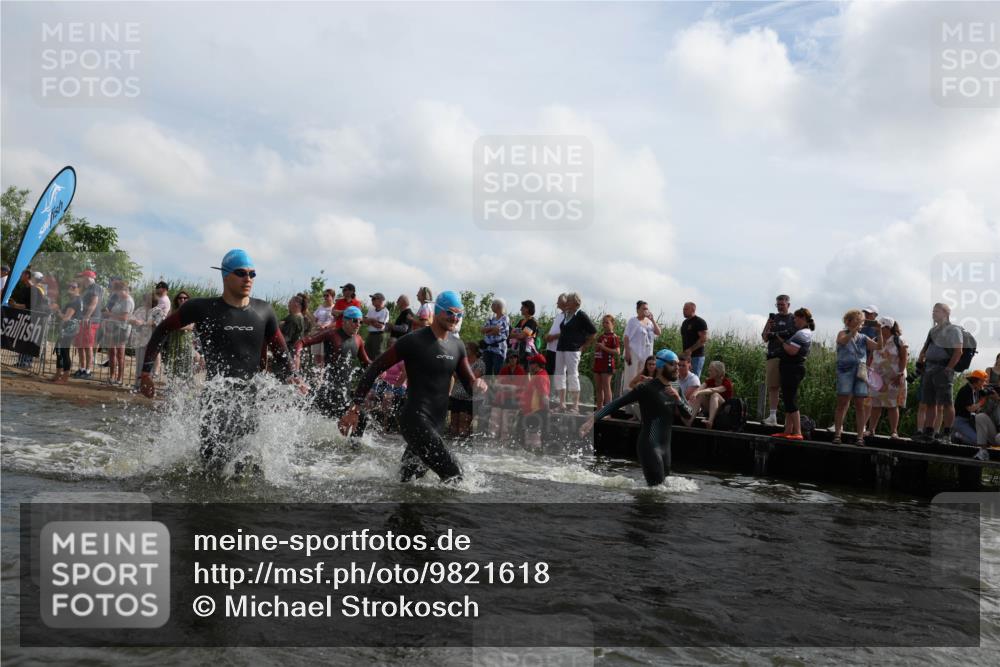 21.06.2026 - Viking Triathlon Michael Strokosch http://msf.ph/oto/9821618 21.06.2026 10:08:28 Schwimmen 48, 133, 168, 192, 222, 317, 354, 375, 571, 613 meine-sportfotos.de