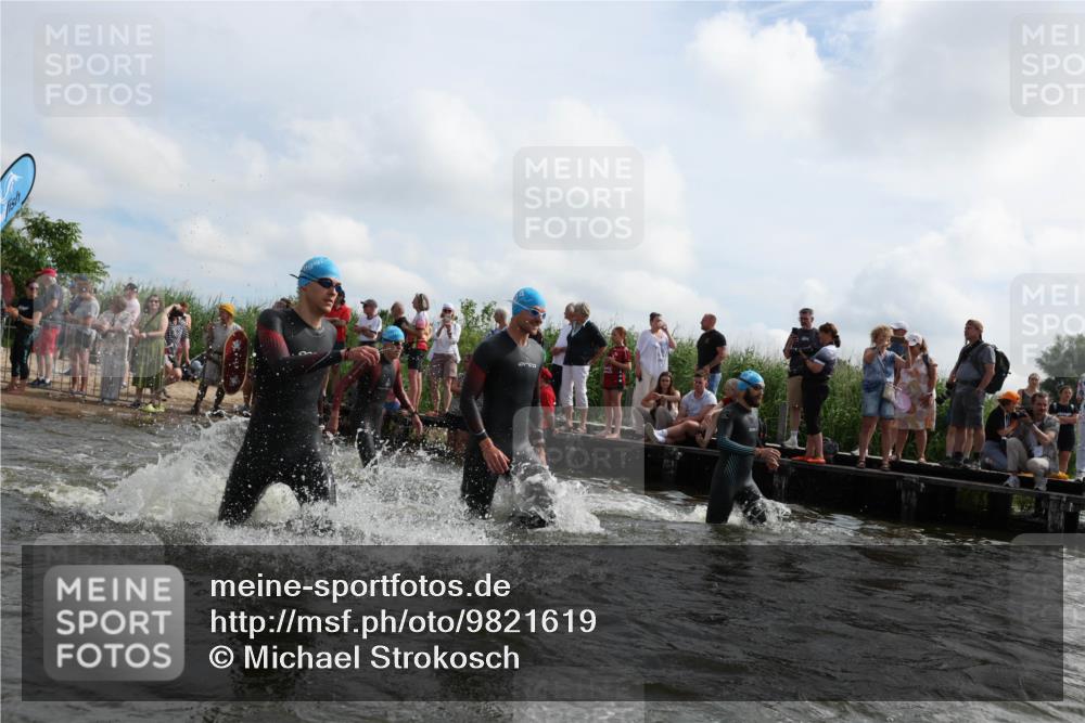 21.06.2026 - Viking Triathlon Michael Strokosch http://msf.ph/oto/9821619 21.06.2026 10:08:28 Schwimmen 48, 133, 168, 192, 222, 317, 354, 375, 571, 613 meine-sportfotos.de