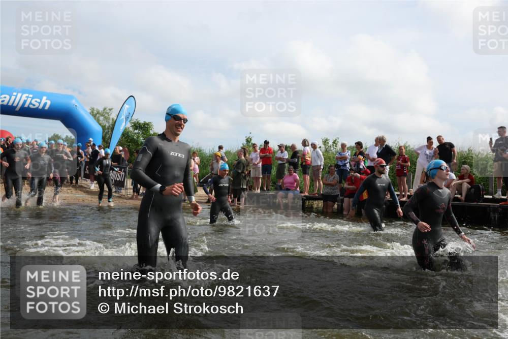 21.06.2026 - Viking Triathlon Michael Strokosch http://msf.ph/oto/9821637 21.06.2026 10:08:39 Schwimmen 48, 75, 92, 105, 203, 207, 254, 317, 322, 324, 365, 376, 409, 549, 571, 629 meine-sportfotos.de