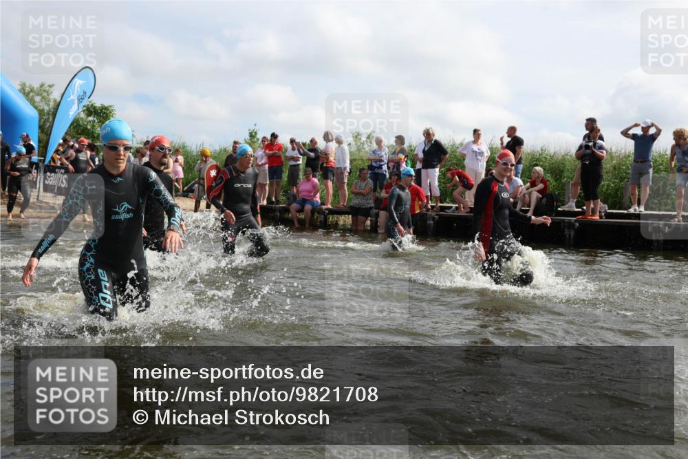 21.06.2026 - Viking Triathlon Michael Strokosch http://msf.ph/oto/9821708 21.06.2026 10:09:09 Schwimmen 70, 77, 127, 155, 347, 385, 431, 502, 529, 542, 631, 639, 652, 670 meine-sportfotos.de