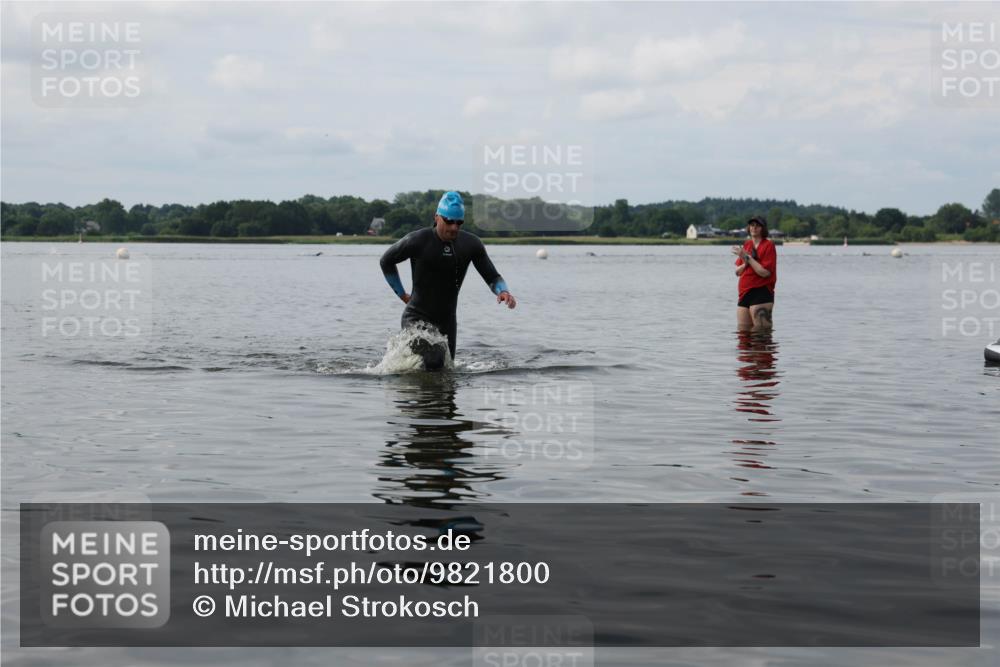 21.06.2026 - Viking Triathlon Michael Strokosch http://msf.ph/oto/9821800 21.06.2026 10:24:22 Schwimmen 517 meine-sportfotos.de