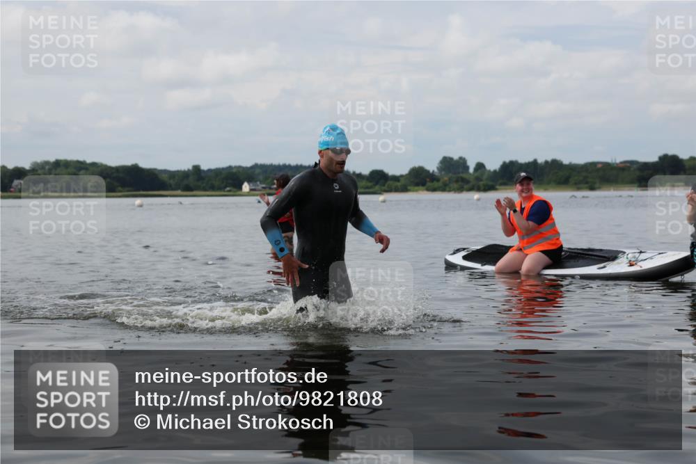 21.06.2026 - Viking Triathlon Michael Strokosch http://msf.ph/oto/9821808 21.06.2026 10:24:25 Schwimmen 517 meine-sportfotos.de