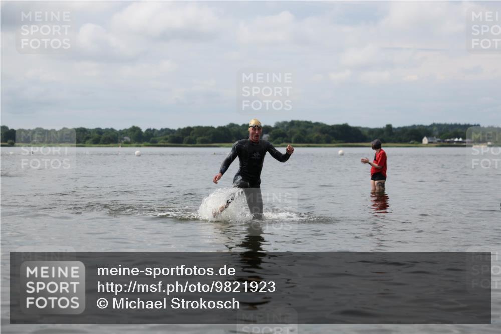 21.06.2026 - Viking Triathlon Michael Strokosch http://msf.ph/oto/9821923 21.06.2026 10:26:08 Schwimmen 2, 21, 548 meine-sportfotos.de
