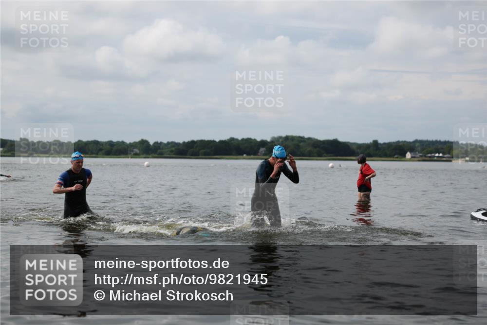 21.06.2026 - Viking Triathlon Michael Strokosch http://msf.ph/oto/9821945 21.06.2026 10:26:23 Schwimmen 21, 474, 548 meine-sportfotos.de