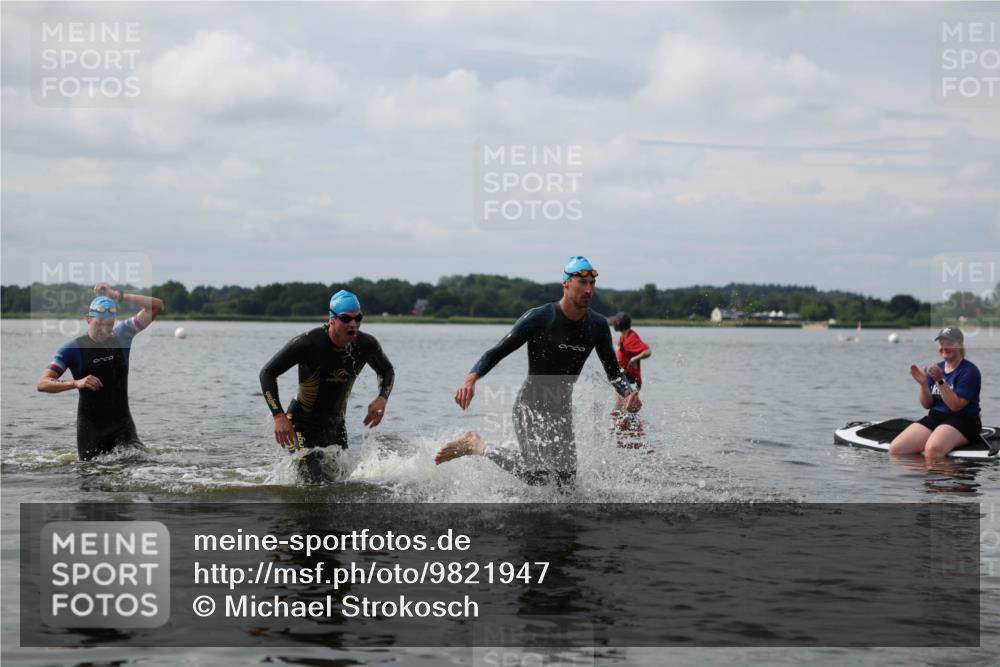 21.06.2026 - Viking Triathlon Michael Strokosch http://msf.ph/oto/9821947 21.06.2026 10:26:24 Schwimmen 21, 474, 548 meine-sportfotos.de