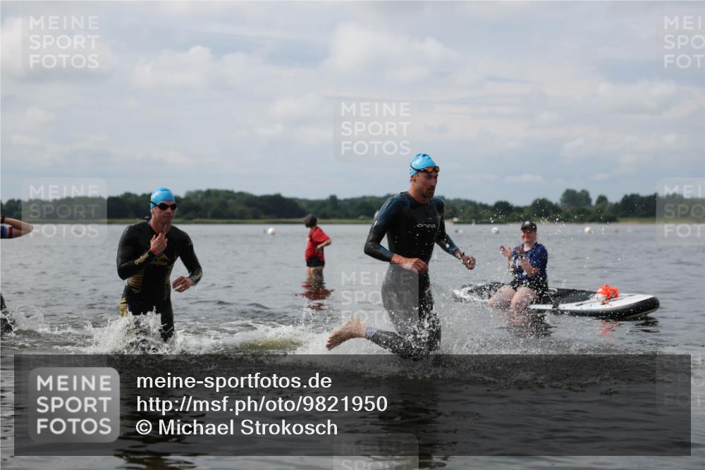 21.06.2026 - Viking Triathlon Michael Strokosch http://msf.ph/oto/9821950 21.06.2026 10:26:25 Schwimmen 21, 474, 548 meine-sportfotos.de