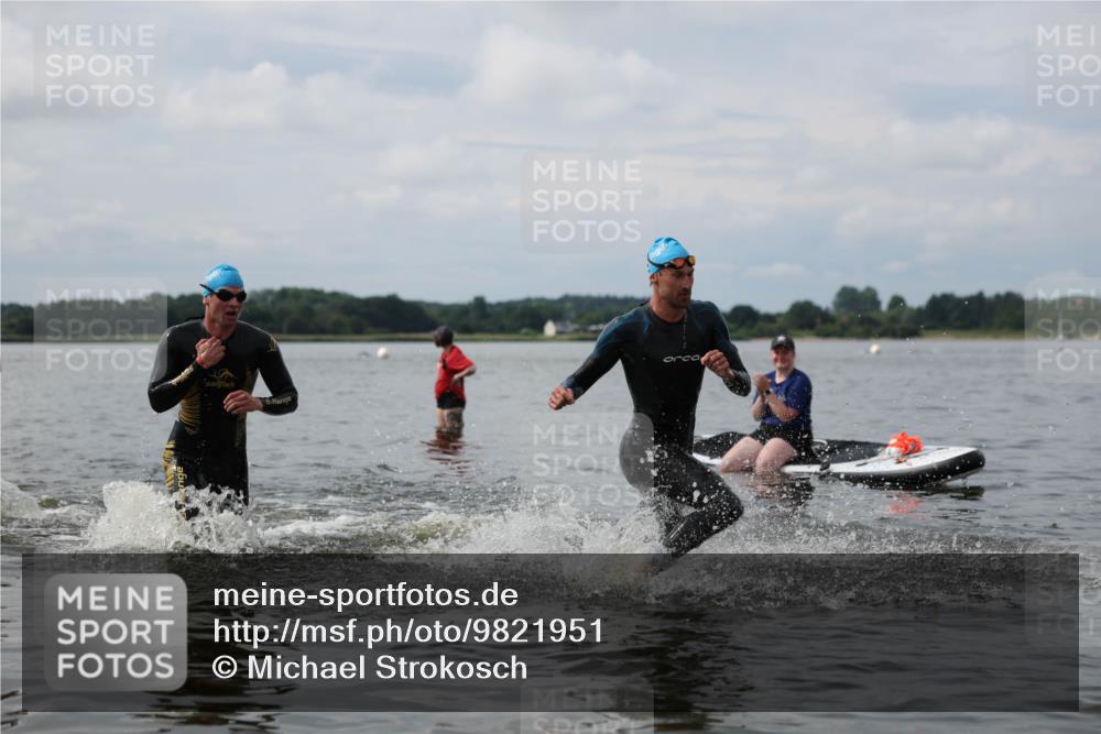 21.06.2026 - Viking Triathlon Michael Strokosch http://msf.ph/oto/9821951 21.06.2026 10:26:25 Schwimmen 21, 474, 548 meine-sportfotos.de