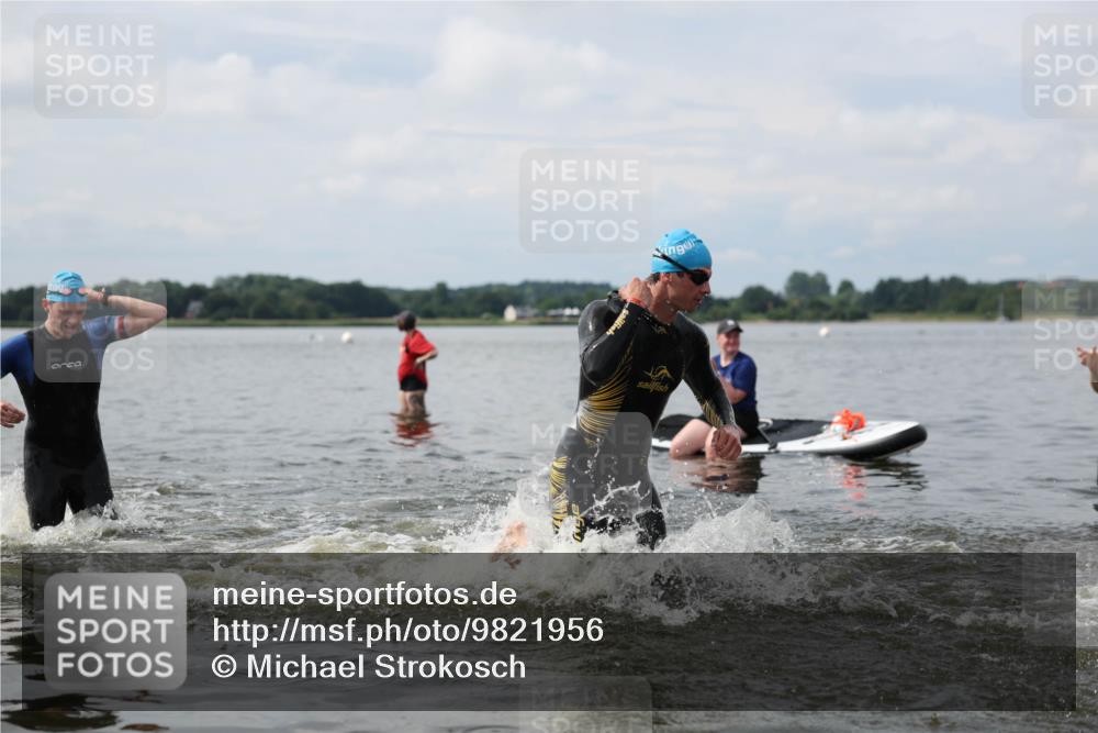 21.06.2026 - Viking Triathlon Michael Strokosch http://msf.ph/oto/9821956 21.06.2026 10:26:26 Schwimmen 21, 474, 548 meine-sportfotos.de
