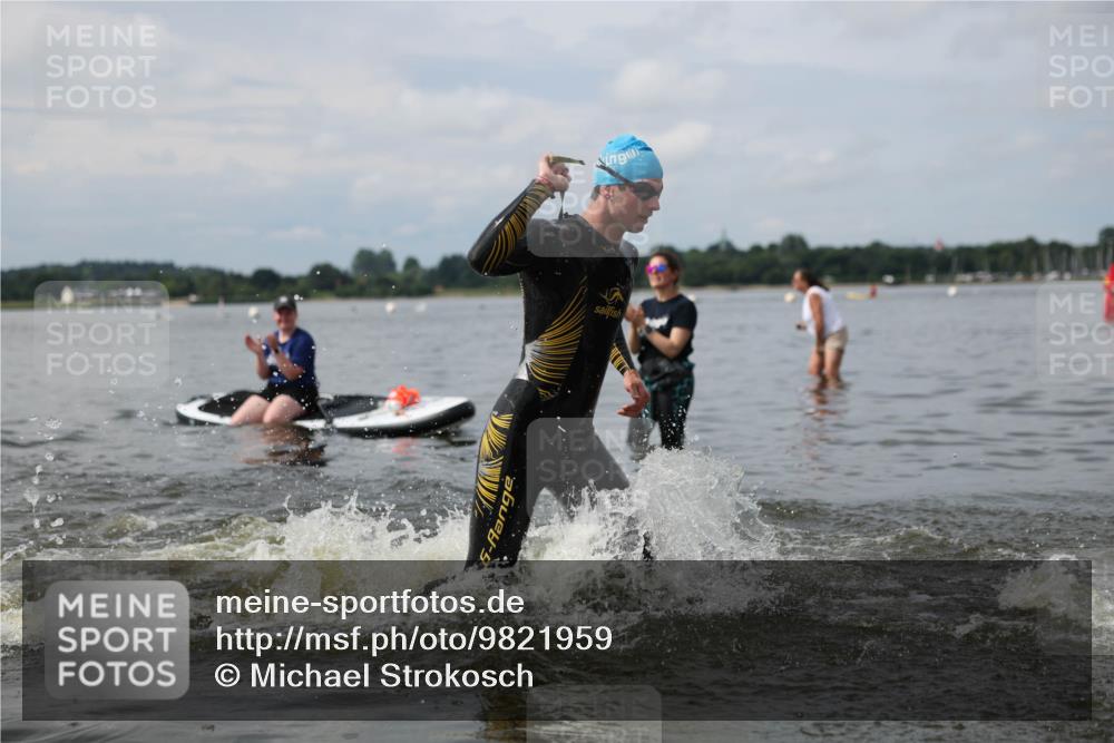 21.06.2026 - Viking Triathlon Michael Strokosch http://msf.ph/oto/9821959 21.06.2026 10:26:27 Schwimmen 21, 474, 548 meine-sportfotos.de
