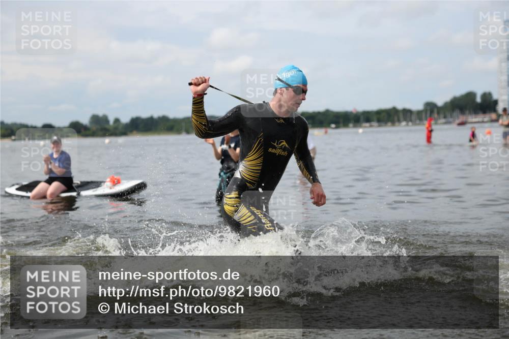 21.06.2026 - Viking Triathlon Michael Strokosch http://msf.ph/oto/9821960 21.06.2026 10:26:27 Schwimmen 21, 474, 548 meine-sportfotos.de