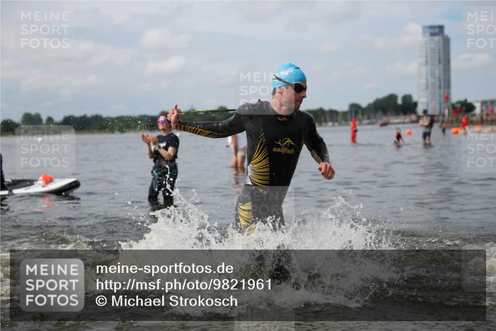 21.06.2026 - Viking Triathlon Michael Strokosch http://msf.ph/oto/9821961 21.06.2026 10:26:28 Schwimmen 21, 474, 548 meine-sportfotos.de
