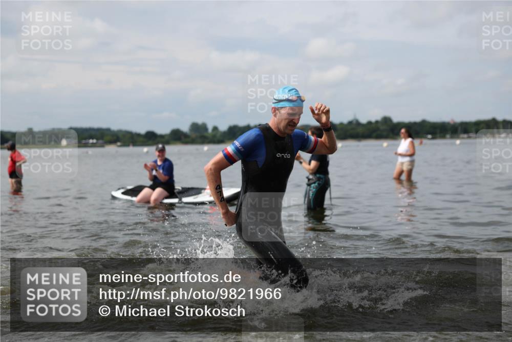 21.06.2026 - Viking Triathlon Michael Strokosch http://msf.ph/oto/9821966 21.06.2026 10:26:29 Schwimmen 21, 334, 474, 548 meine-sportfotos.de