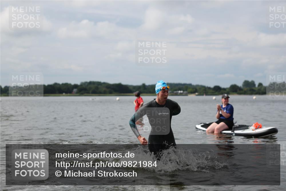 21.06.2026 - Viking Triathlon Michael Strokosch http://msf.ph/oto/9821984 21.06.2026 10:26:47 Schwimmen 7, 25, 176, 334, 426, 453, 547, 575 meine-sportfotos.de