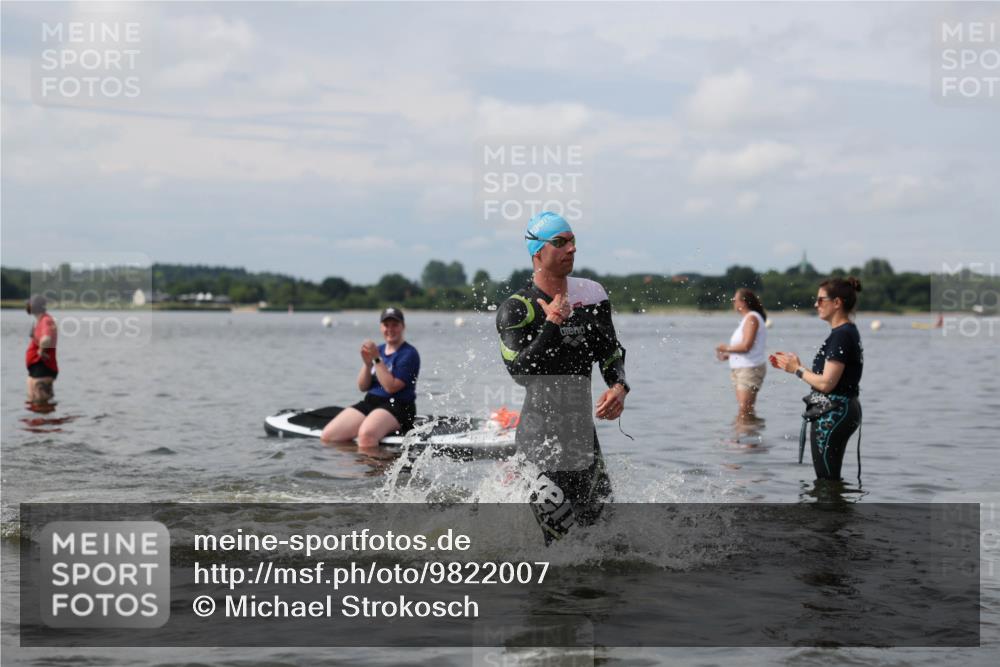 21.06.2026 - Viking Triathlon Michael Strokosch http://msf.ph/oto/9822007 21.06.2026 10:26:56 Schwimmen 7, 25, 176, 426, 453, 547, 575 meine-sportfotos.de