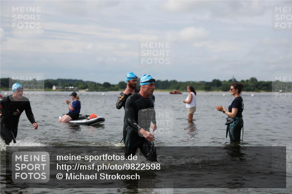 21.06.2026 - Viking Triathlon Michael Strokosch http://msf.ph/oto/9822598 21.06.2026 10:33:36 Schwimmen 28, 62, 180, 249, 392, 410, 446, 524, 537 meine-sportfotos.de