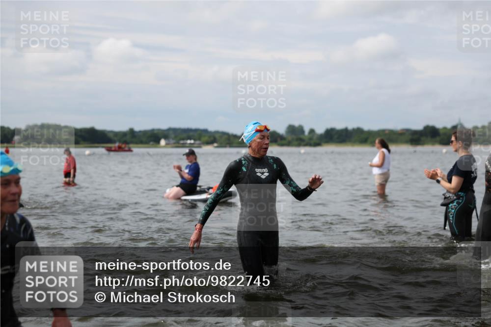 21.06.2026 - Viking Triathlon Michael Strokosch http://msf.ph/oto/9822745 21.06.2026 10:34:45 Schwimmen 26, 51, 82, 118, 161, 199, 255, 267, 386, 391, 440, 536 meine-sportfotos.de