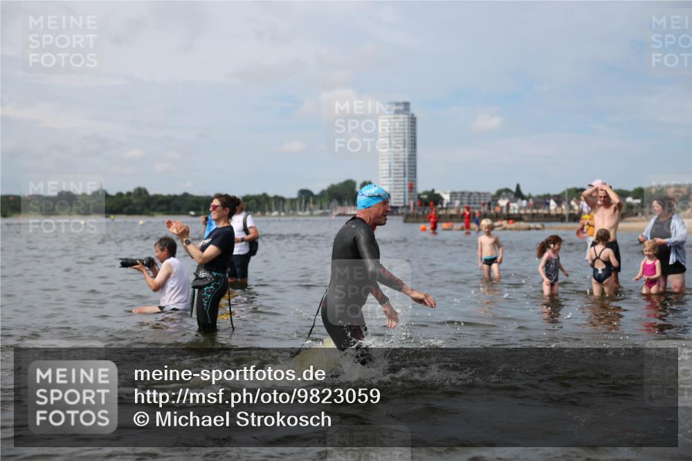 21.06.2026 - Viking Triathlon Michael Strokosch http://msf.ph/oto/9823059 21.06.2026 10:37:22 Schwimmen 64, 89, 111, 239, 370, 450, 455, 513, 545 meine-sportfotos.de
