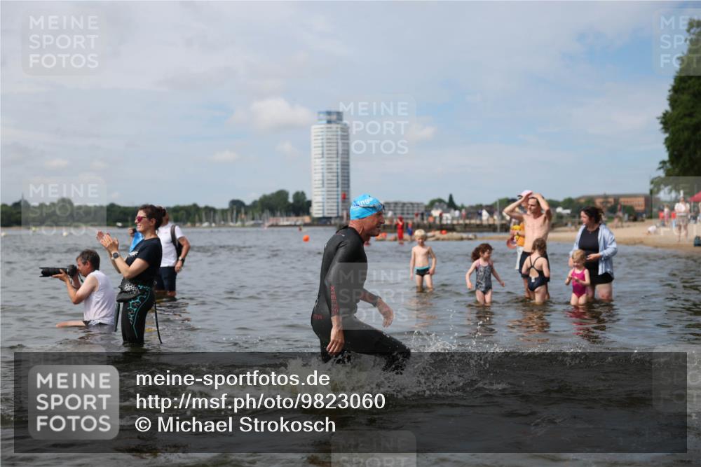 21.06.2026 - Viking Triathlon Michael Strokosch http://msf.ph/oto/9823060 21.06.2026 10:37:22 Schwimmen 64, 89, 111, 239, 370, 450, 455, 513, 545 meine-sportfotos.de