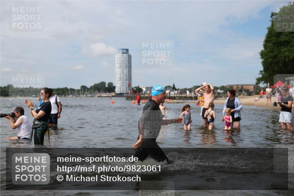 21.06.2026 - Viking Triathlon Michael Strokosch http://msf.ph/oto/9823061 21.06.2026 10:37:22 Schwimmen 64, 89, 111, 239, 370, 450, 455, 513, 545 meine-sportfotos.de