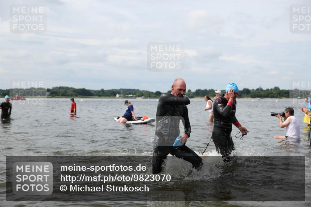 21.06.2026 - Viking Triathlon Michael Strokosch http://msf.ph/oto/9823070 21.06.2026 10:37:26 Schwimmen 64, 89, 111, 239, 243, 370, 450, 513, 545 meine-sportfotos.de