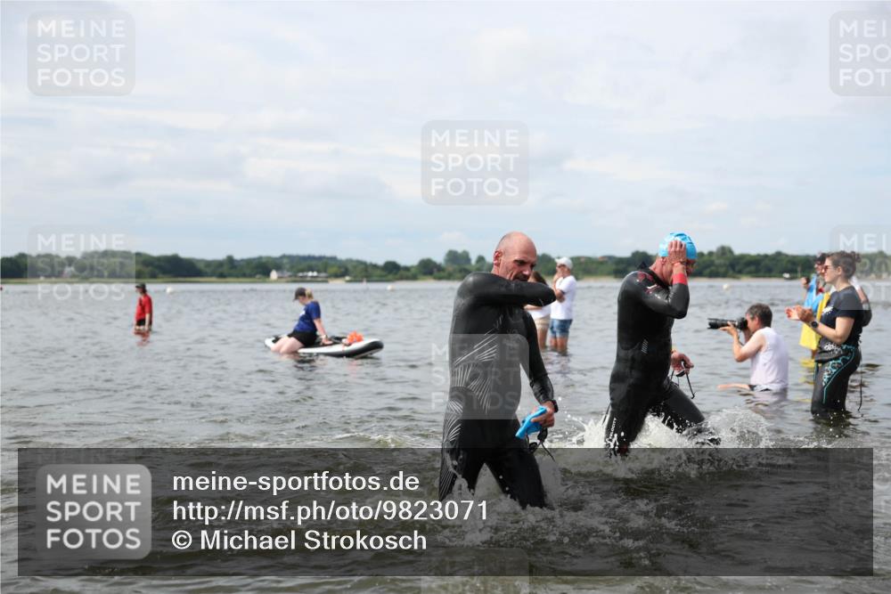 21.06.2026 - Viking Triathlon Michael Strokosch http://msf.ph/oto/9823071 21.06.2026 10:37:27 Schwimmen 64, 89, 111, 239, 243, 370, 450, 513, 545 meine-sportfotos.de