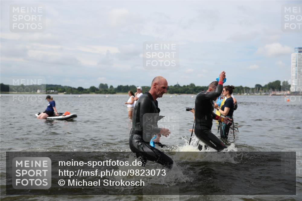 21.06.2026 - Viking Triathlon Michael Strokosch http://msf.ph/oto/9823073 21.06.2026 10:37:27 Schwimmen 64, 89, 111, 239, 243, 370, 450, 513, 545 meine-sportfotos.de