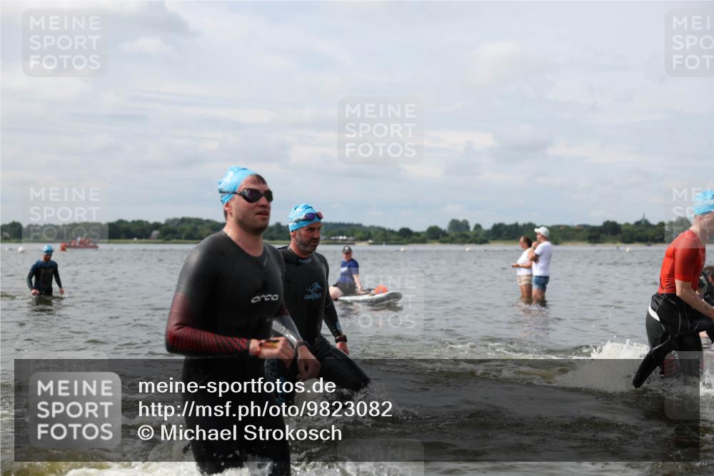 21.06.2026 - Viking Triathlon Michael Strokosch http://msf.ph/oto/9823082 21.06.2026 10:37:37 Schwimmen 111, 197, 239, 243, 467, 513, 545, 633 meine-sportfotos.de