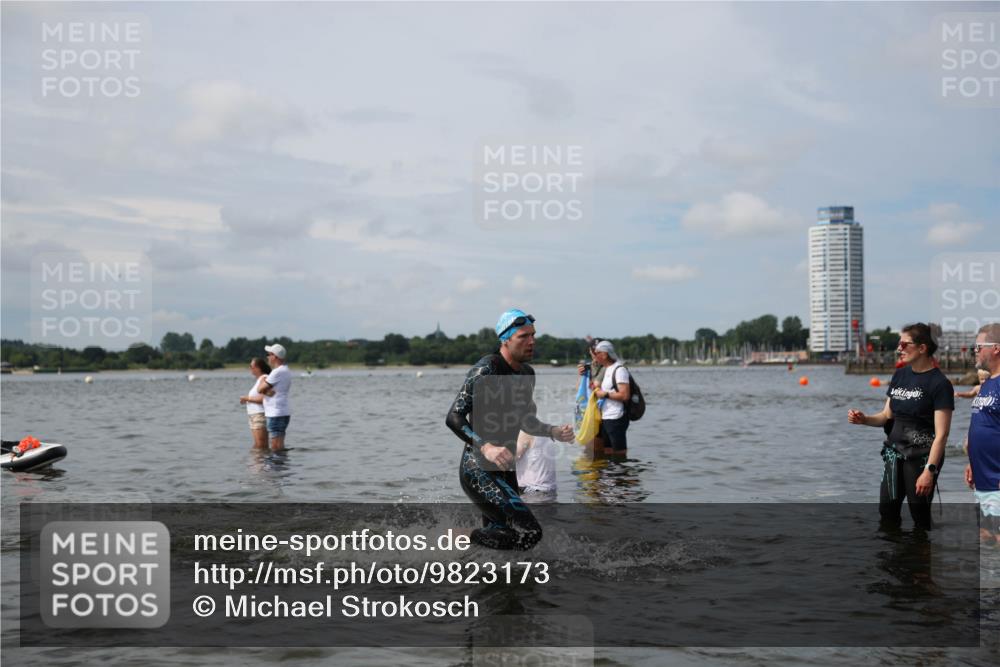 21.06.2026 - Viking Triathlon Michael Strokosch http://msf.ph/oto/9823173 21.06.2026 10:38:20 Schwimmen 55, 300, 315, 316, 397, 465, 546, 567 meine-sportfotos.de