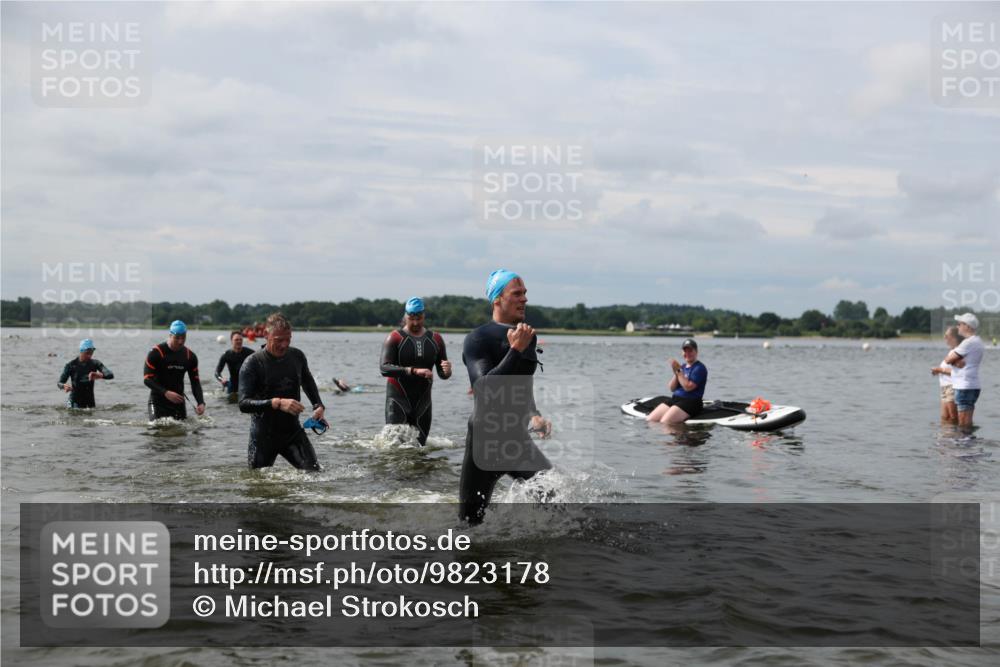 21.06.2026 - Viking Triathlon Michael Strokosch http://msf.ph/oto/9823178 21.06.2026 10:38:25 Schwimmen 53, 55, 300, 303, 316, 397, 465, 546, 567 meine-sportfotos.de