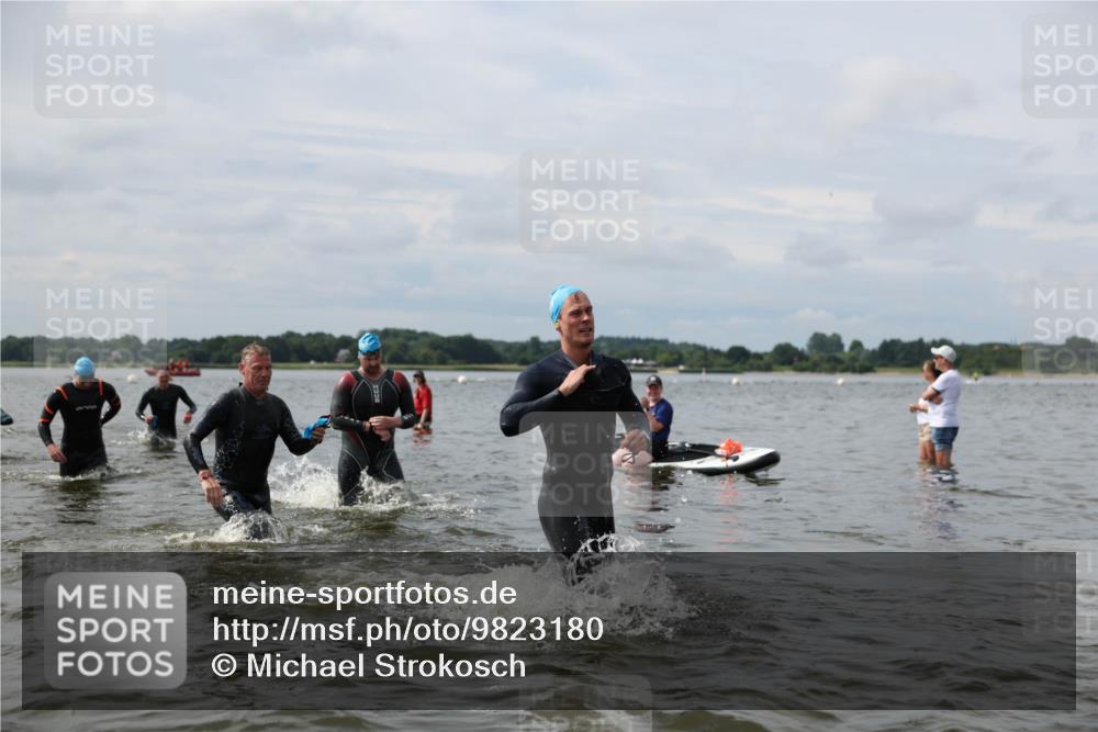 21.06.2026 - Viking Triathlon Michael Strokosch http://msf.ph/oto/9823180 21.06.2026 10:38:26 Schwimmen 53, 55, 300, 303, 316, 397, 465, 546, 567 meine-sportfotos.de