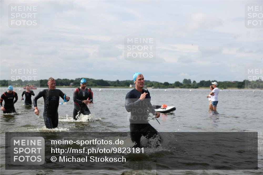 21.06.2026 - Viking Triathlon Michael Strokosch http://msf.ph/oto/9823181 21.06.2026 10:38:26 Schwimmen 53, 55, 300, 303, 316, 397, 465, 546, 567 meine-sportfotos.de