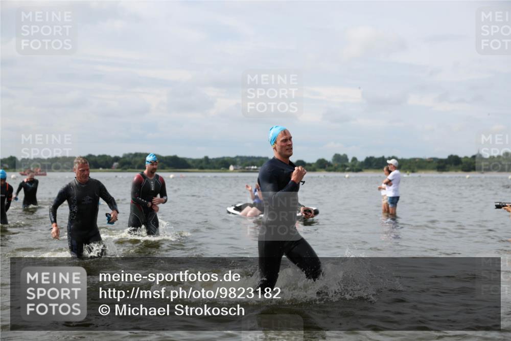 21.06.2026 - Viking Triathlon Michael Strokosch http://msf.ph/oto/9823182 21.06.2026 10:38:26 Schwimmen 53, 55, 300, 303, 316, 397, 465, 546, 567 meine-sportfotos.de