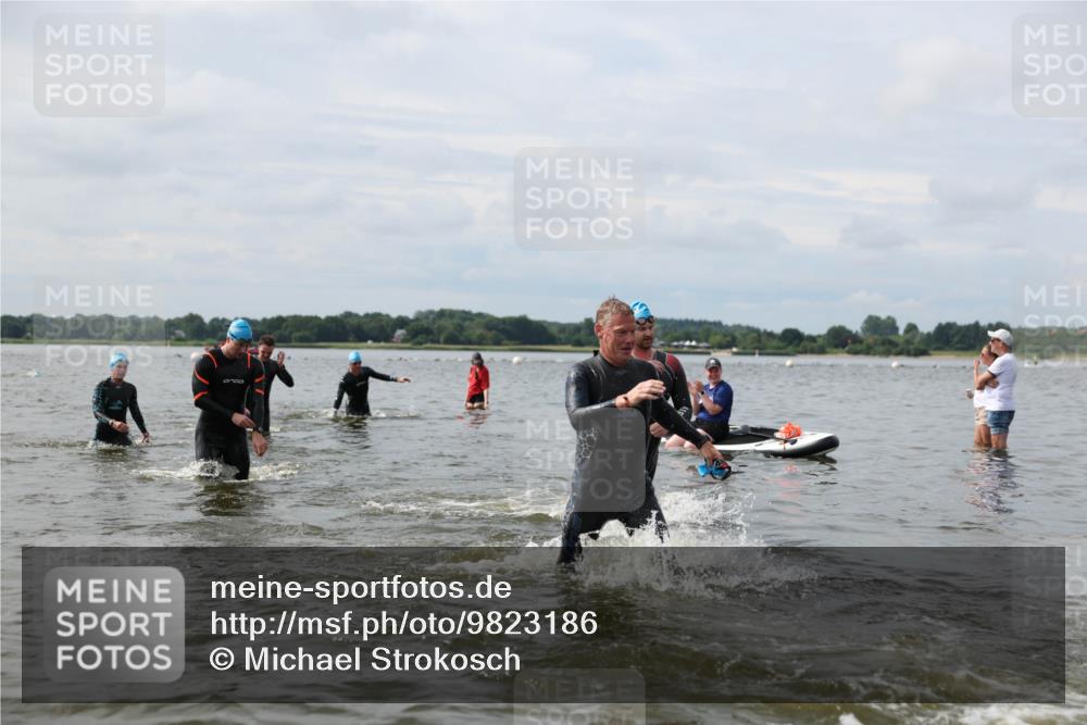 21.06.2026 - Viking Triathlon Michael Strokosch http://msf.ph/oto/9823186 21.06.2026 10:38:28 Schwimmen 53, 55, 300, 303, 316, 397, 546, 567 meine-sportfotos.de