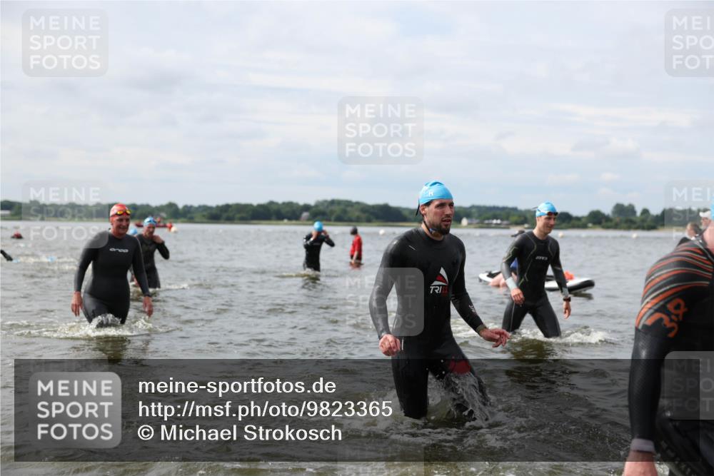 21.06.2026 - Viking Triathlon Michael Strokosch http://msf.ph/oto/9823365 21.06.2026 10:39:58 Schwimmen 58, 125, 167, 211, 233, 256, 333, 411, 460, 484, 493, 647, 649 meine-sportfotos.de