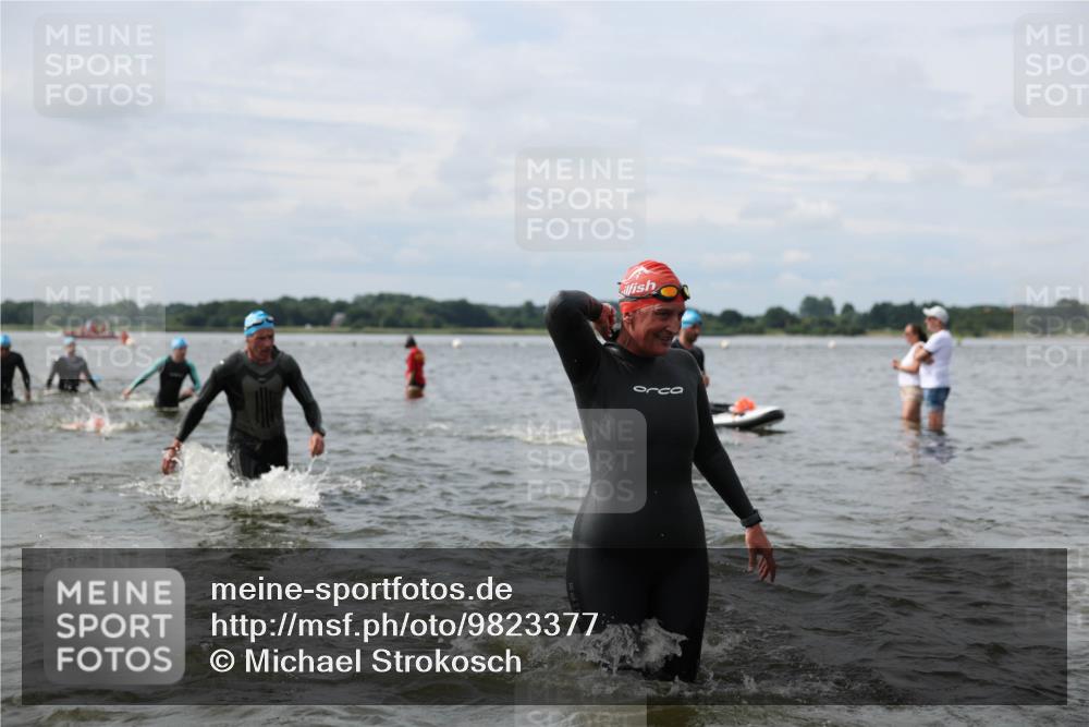 21.06.2026 - Viking Triathlon Michael Strokosch http://msf.ph/oto/9823377 21.06.2026 10:40:03 Schwimmen 58, 167, 211, 256, 333, 398, 411, 425, 460, 484, 493, 647, 649 meine-sportfotos.de