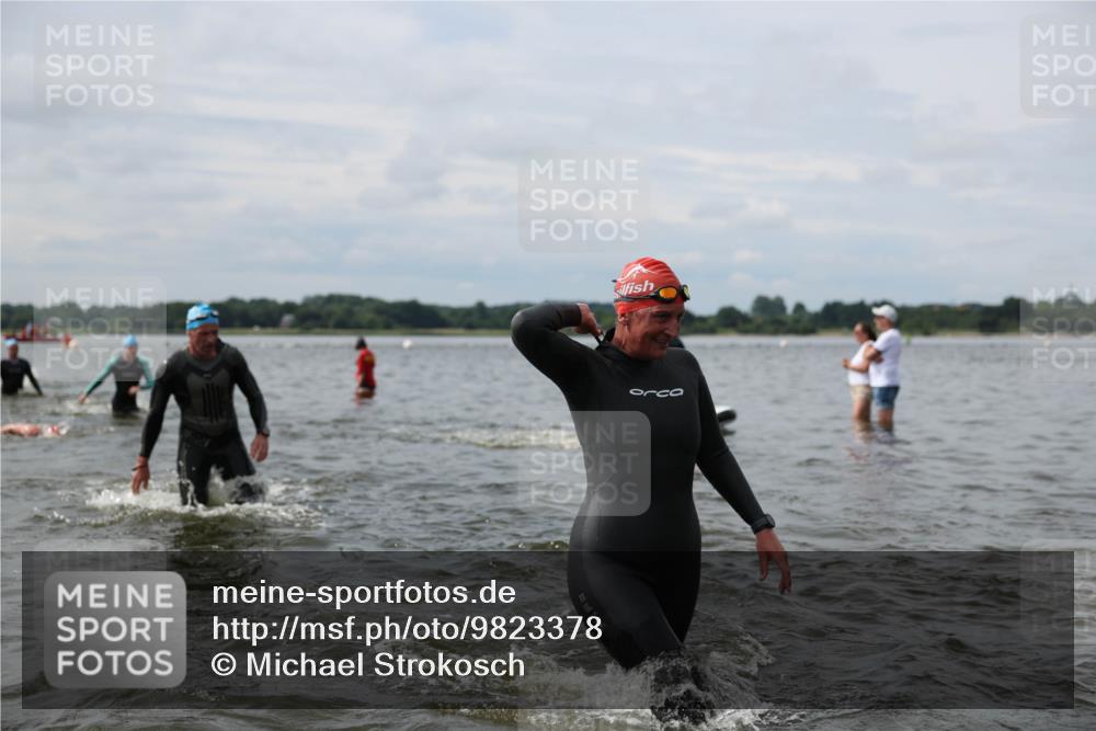 21.06.2026 - Viking Triathlon Michael Strokosch http://msf.ph/oto/9823378 21.06.2026 10:40:03 Schwimmen 58, 167, 211, 256, 333, 398, 411, 425, 460, 484, 493, 647, 649 meine-sportfotos.de