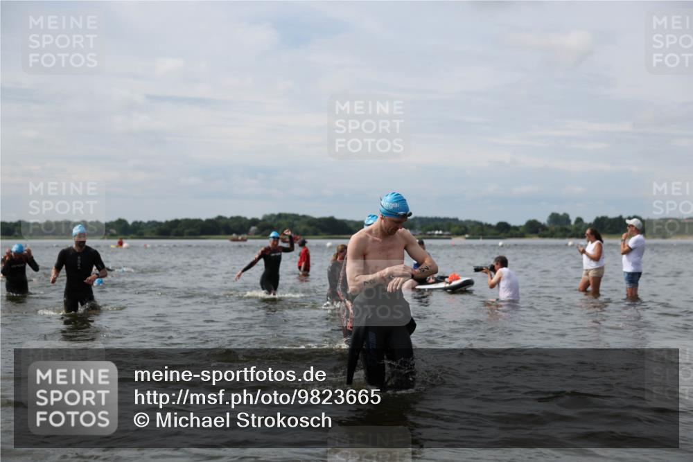 21.06.2026 - Viking Triathlon Michael Strokosch http://msf.ph/oto/9823665 21.06.2026 10:42:21 Schwimmen 45, 72, 279, 296, 348, 384, 393, 436, 516 meine-sportfotos.de
