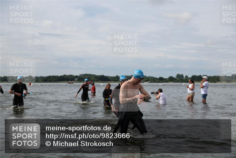 21.06.2026 - Viking Triathlon Michael Strokosch http://msf.ph/oto/9823666 21.06.2026 10:42:21 Schwimmen 45, 72, 279, 296, 348, 384, 393, 436, 516 meine-sportfotos.de