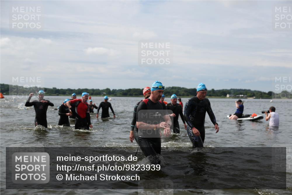 21.06.2026 - Viking Triathlon Michael Strokosch http://msf.ph/oto/9823939 21.06.2026 10:44:54 Schwimmen 33, 36, 151, 276, 308, 310, 329, 345, 350, 366, 369, 377, 415, 445, 577, 658, 668 meine-sportfotos.de