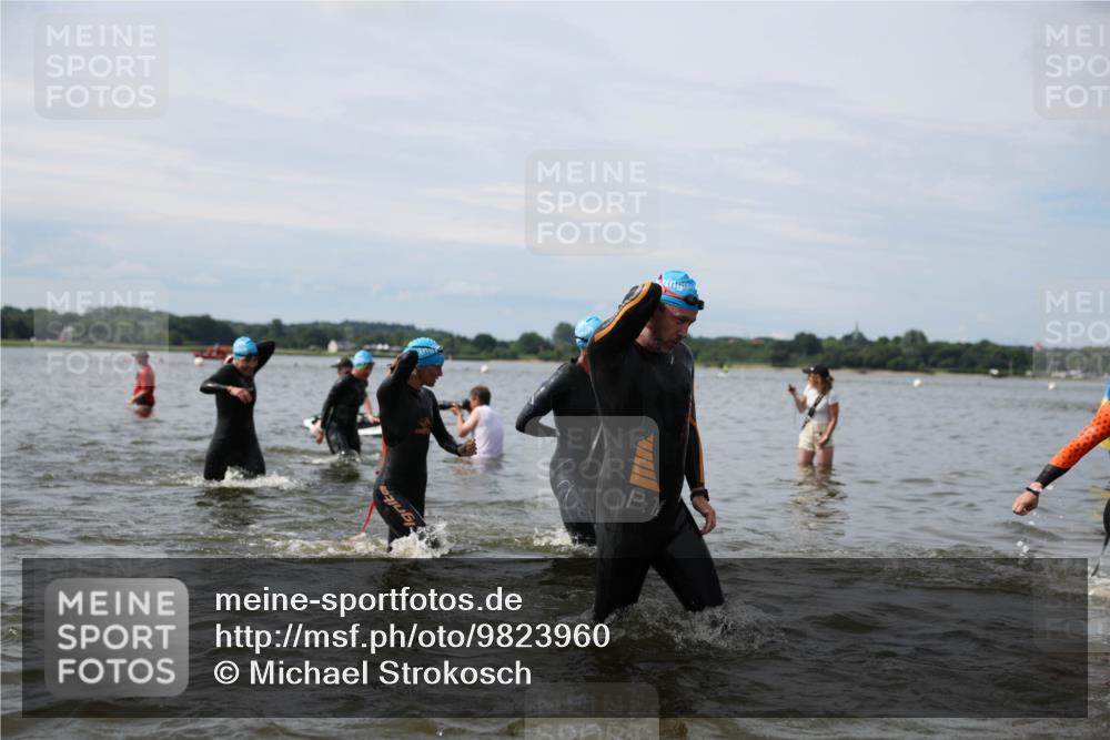 21.06.2026 - Viking Triathlon Michael Strokosch http://msf.ph/oto/9823960 21.06.2026 10:45:05 Schwimmen 33, 36, 48, 147, 151, 258, 273, 274, 302, 308, 310, 326, 329, 345, 354, 366, 369, 415, 445, 577, 668 meine-sportfotos.de