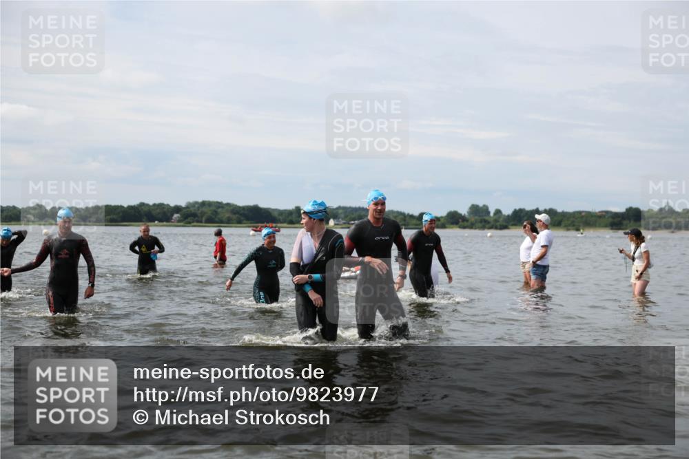 21.06.2026 - Viking Triathlon Michael Strokosch http://msf.ph/oto/9823977 21.06.2026 10:45:14 Schwimmen 37, 48, 85, 105, 147, 151, 158, 258, 273, 274, 302, 310, 326, 345, 354, 366, 376, 445, 635 meine-sportfotos.de