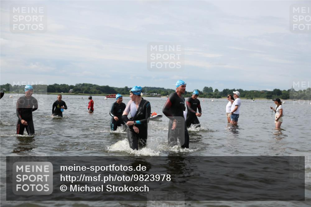 21.06.2026 - Viking Triathlon Michael Strokosch http://msf.ph/oto/9823978 21.06.2026 10:45:15 Schwimmen 37, 48, 85, 105, 147, 151, 158, 258, 273, 274, 302, 310, 326, 345, 354, 366, 376, 445, 540, 635 meine-sportfotos.de