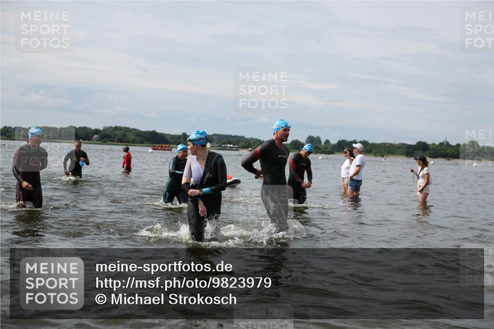 21.06.2026 - Viking Triathlon Michael Strokosch http://msf.ph/oto/9823979 21.06.2026 10:45:15 Schwimmen 37, 48, 85, 105, 147, 151, 158, 258, 273, 274, 302, 310, 326, 345, 354, 366, 376, 445, 540, 635 meine-sportfotos.de
