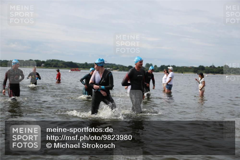 21.06.2026 - Viking Triathlon Michael Strokosch http://msf.ph/oto/9823980 21.06.2026 10:45:15 Schwimmen 37, 48, 85, 105, 147, 151, 158, 258, 273, 274, 302, 310, 326, 345, 354, 366, 376, 445, 540, 635 meine-sportfotos.de