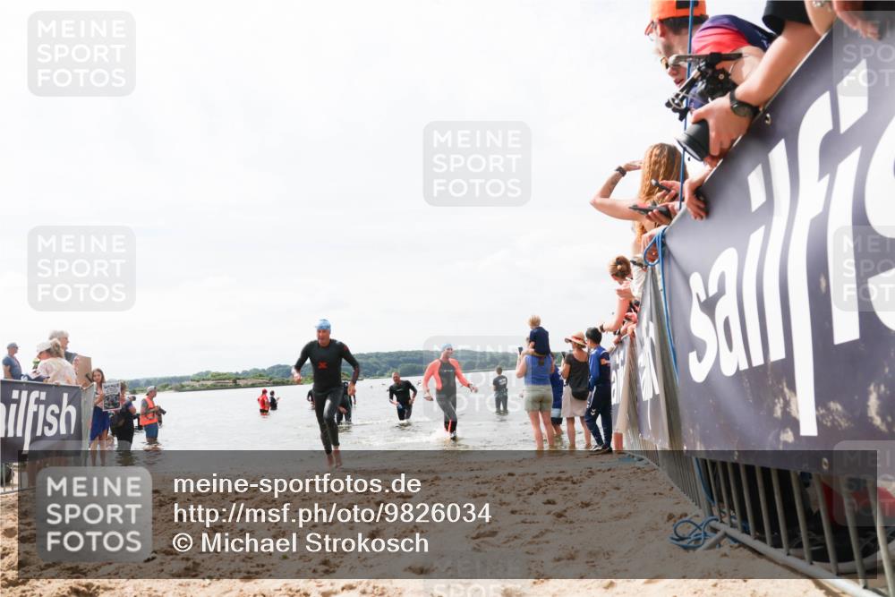 21.06.2026 - Viking Triathlon Michael Strokosch http://msf.ph/oto/9826034 21.06.2026 10:37:28 Schwimmen 64, 89, 111, 370, 450, 455 meine-sportfotos.de