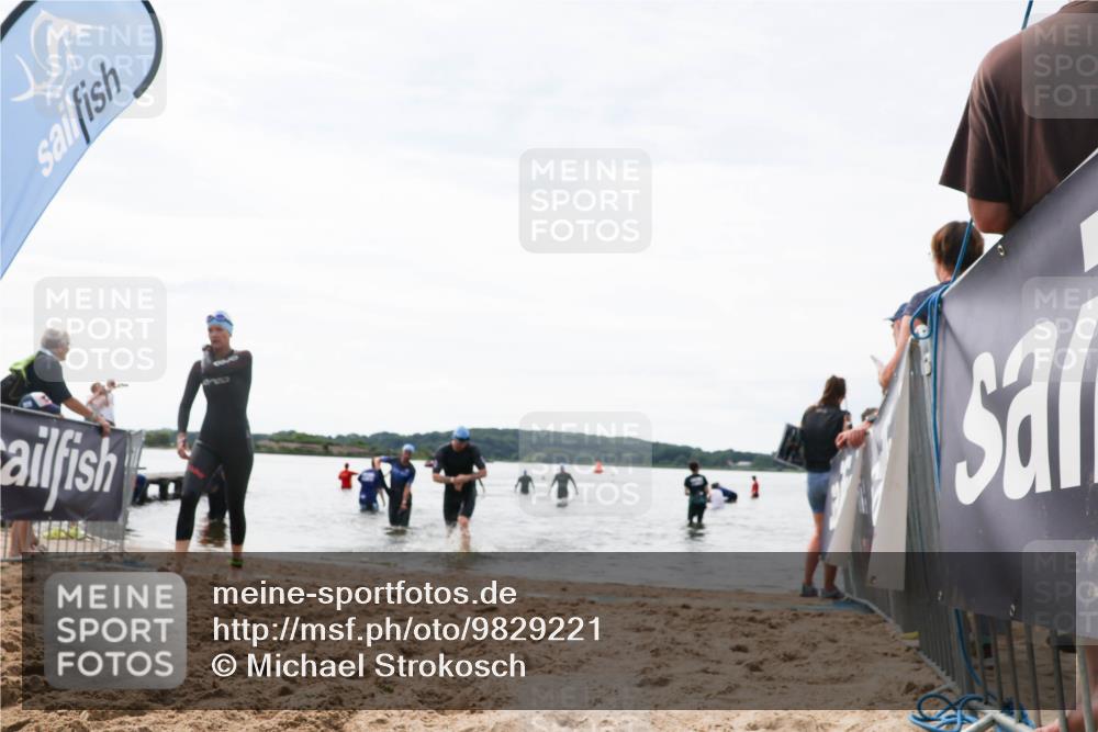 21.06.2026 - Viking Triathlon Michael Strokosch http://msf.ph/oto/9829221 21.06.2026 10:55:25 Schwimmen 305, 344, 561, 566 meine-sportfotos.de