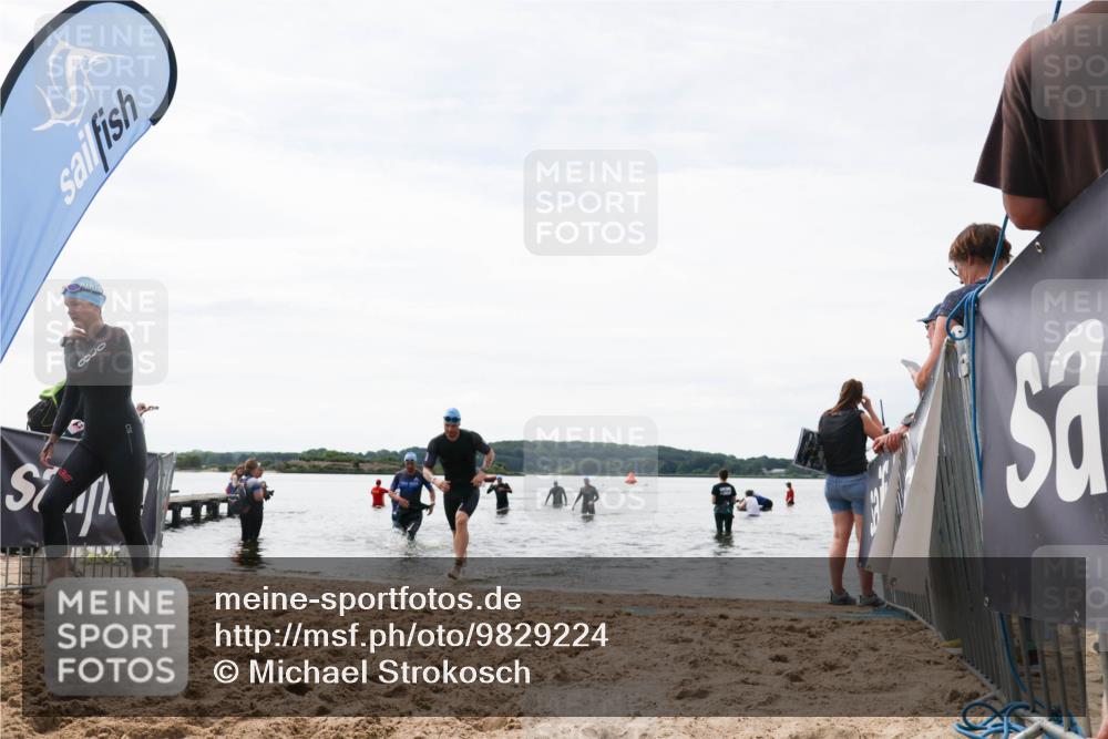 21.06.2026 - Viking Triathlon Michael Strokosch http://msf.ph/oto/9829224 21.06.2026 10:55:26 Schwimmen 305, 344, 561, 566 meine-sportfotos.de