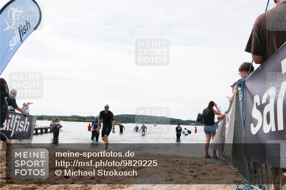 21.06.2026 - Viking Triathlon Michael Strokosch http://msf.ph/oto/9829225 21.06.2026 10:55:26 Schwimmen 305, 344, 561, 566 meine-sportfotos.de